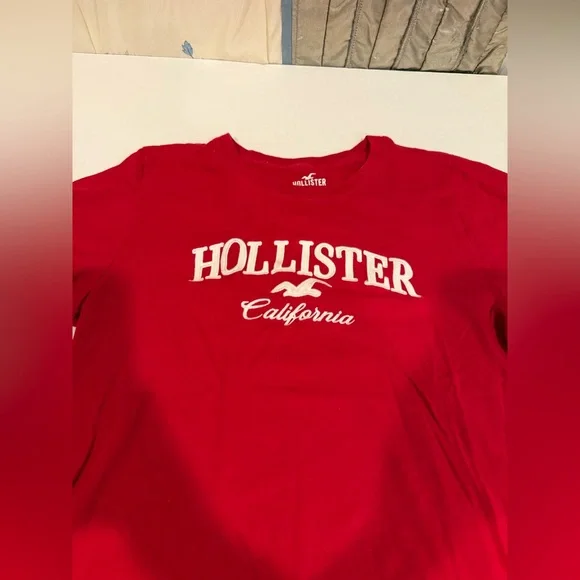 Hollister Red Crewneck Logo Tee - Picture 3 of 4